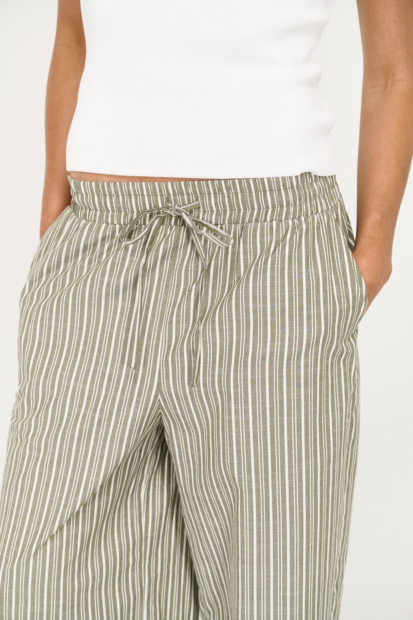 Pre Order SEPTEMBER - Lisara Relaxed Pant