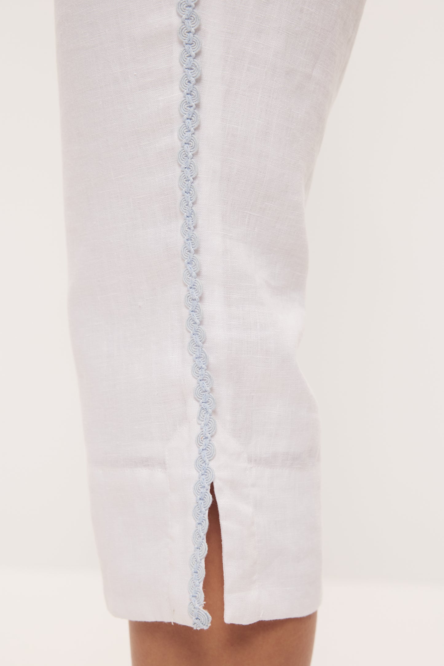 Pre Order OCTOBER - Aspyn Capri - White
