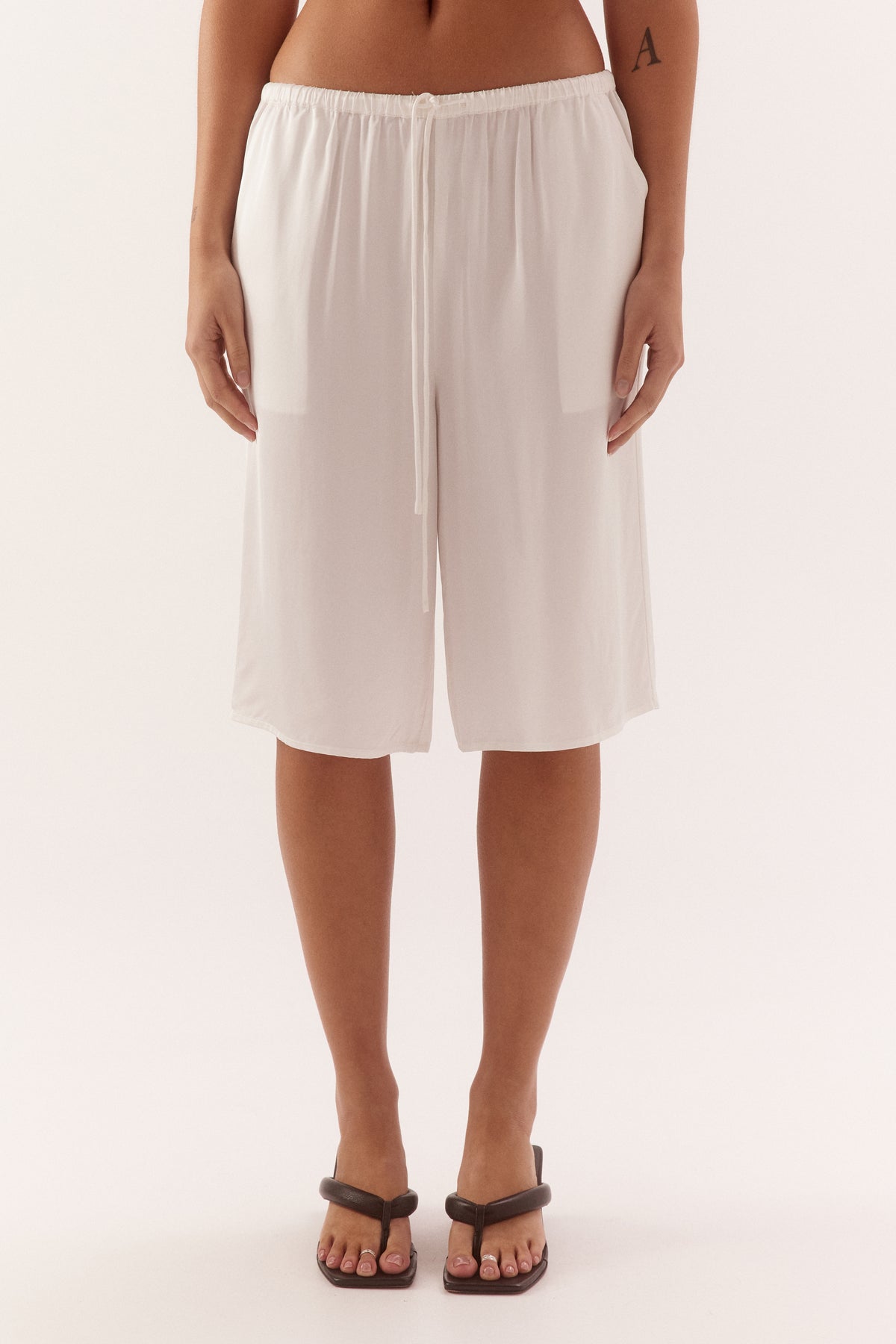 Pre Order FEBURARY - Taji Short - Chalk