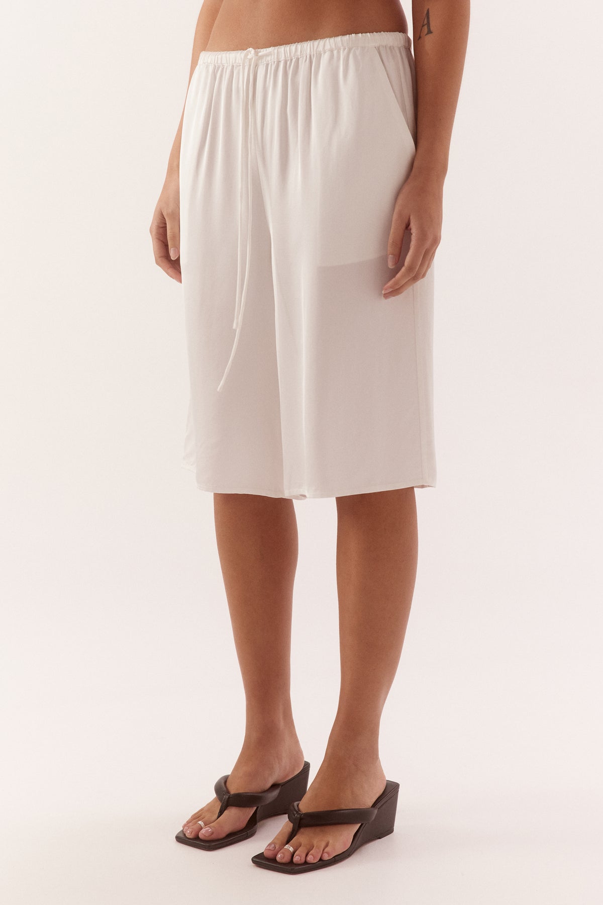 Pre Order FEBURARY - Taji Short - Chalk