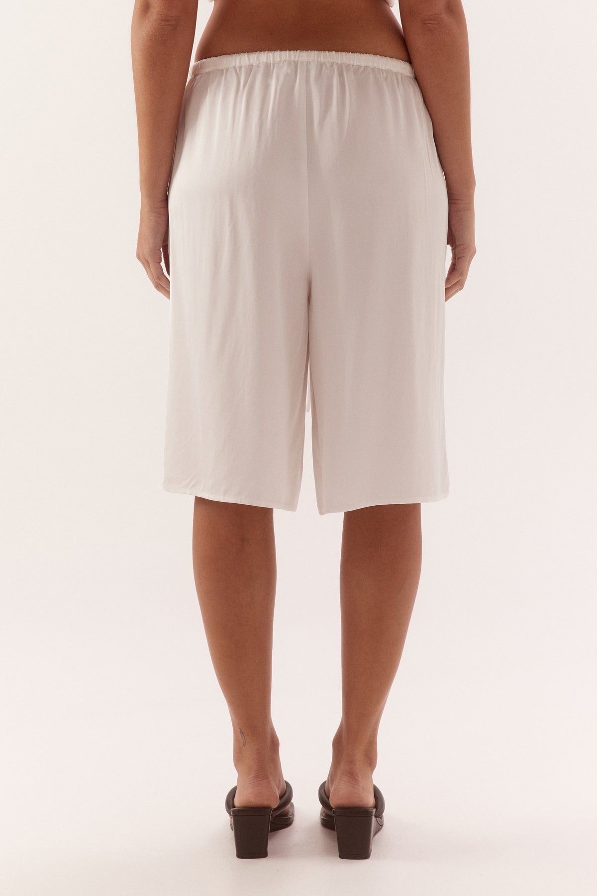 Pre Order FEBURARY - Taji Short - Chalk