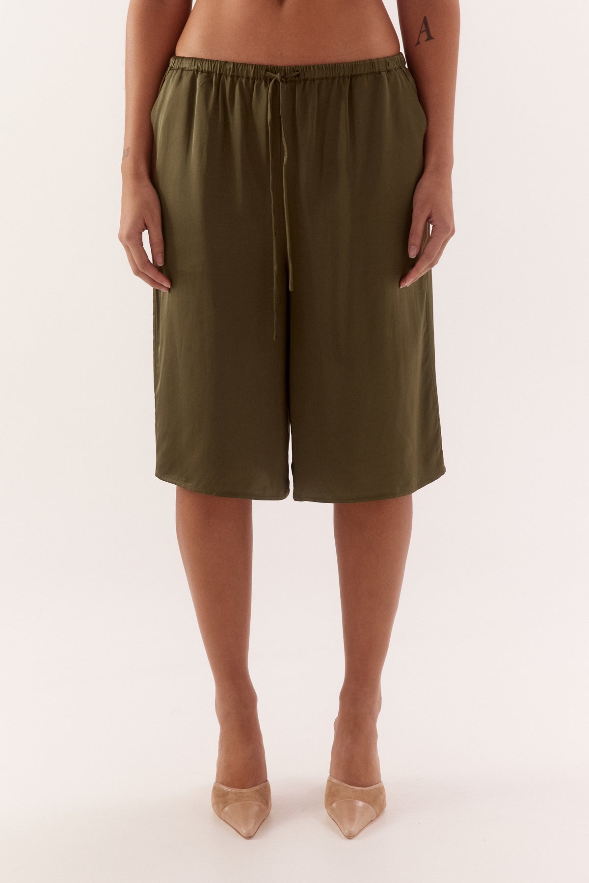 Pre Order FEBURARY - Taji Short - Olive