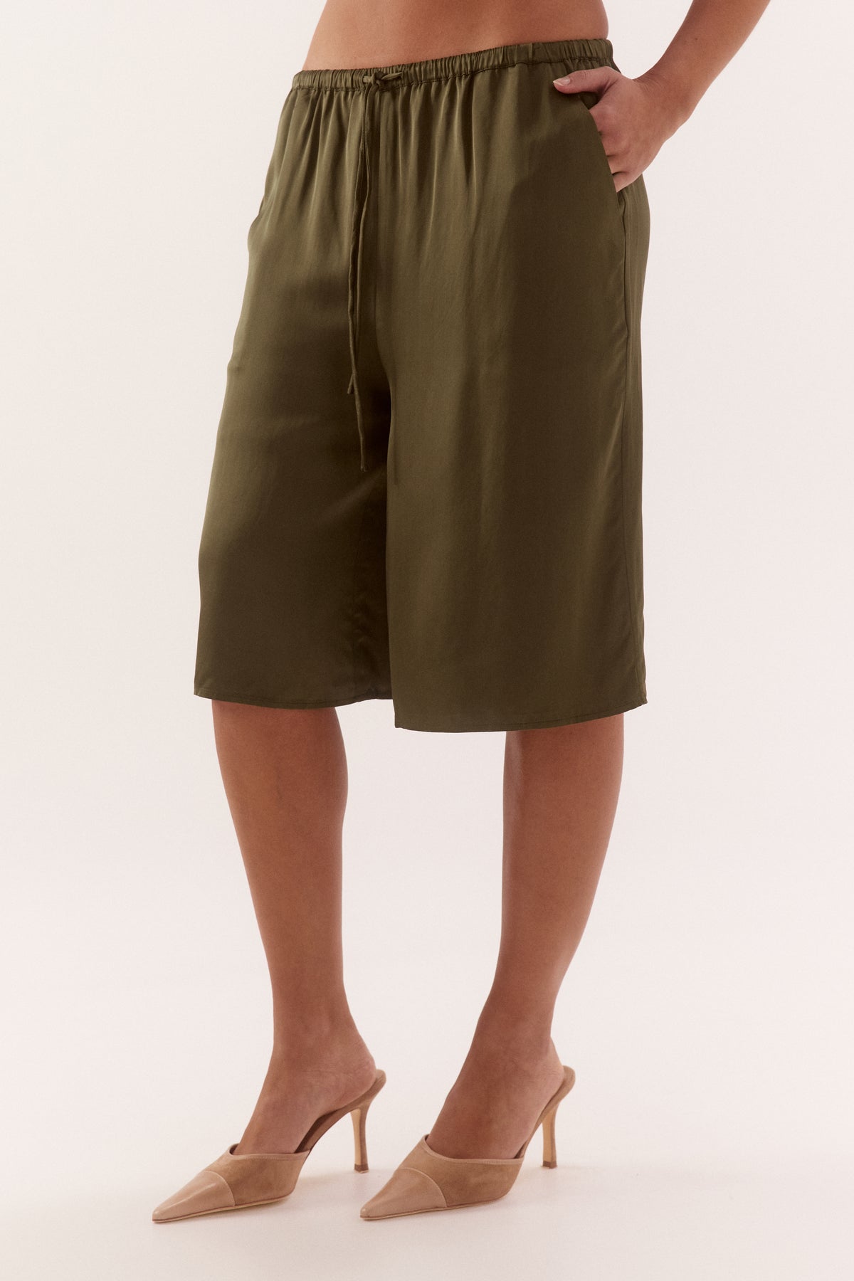 Pre Order FEBURARY - Taji Short - Olive