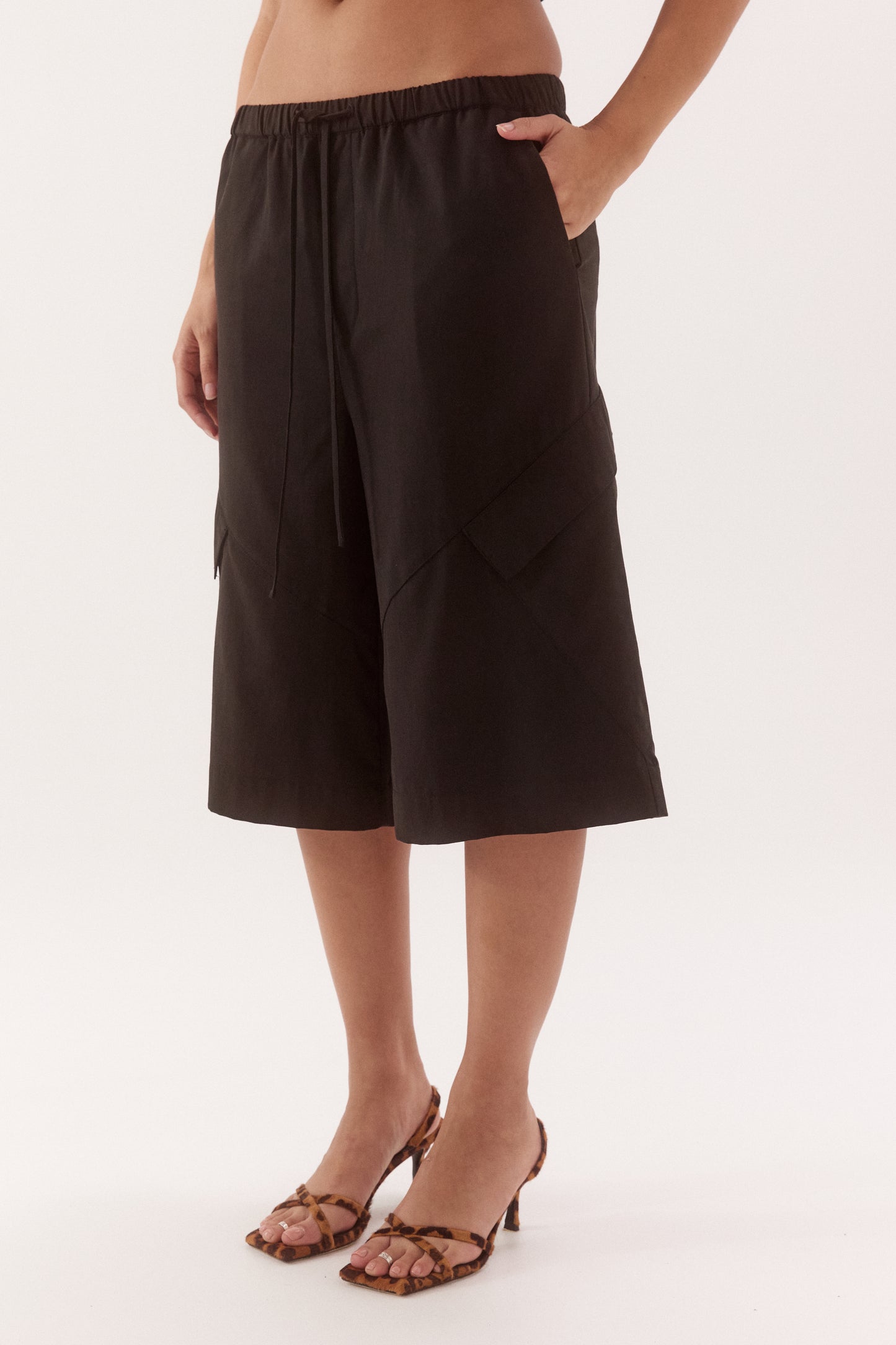 Pre Order NOVEMBER - Dex Short - Black
