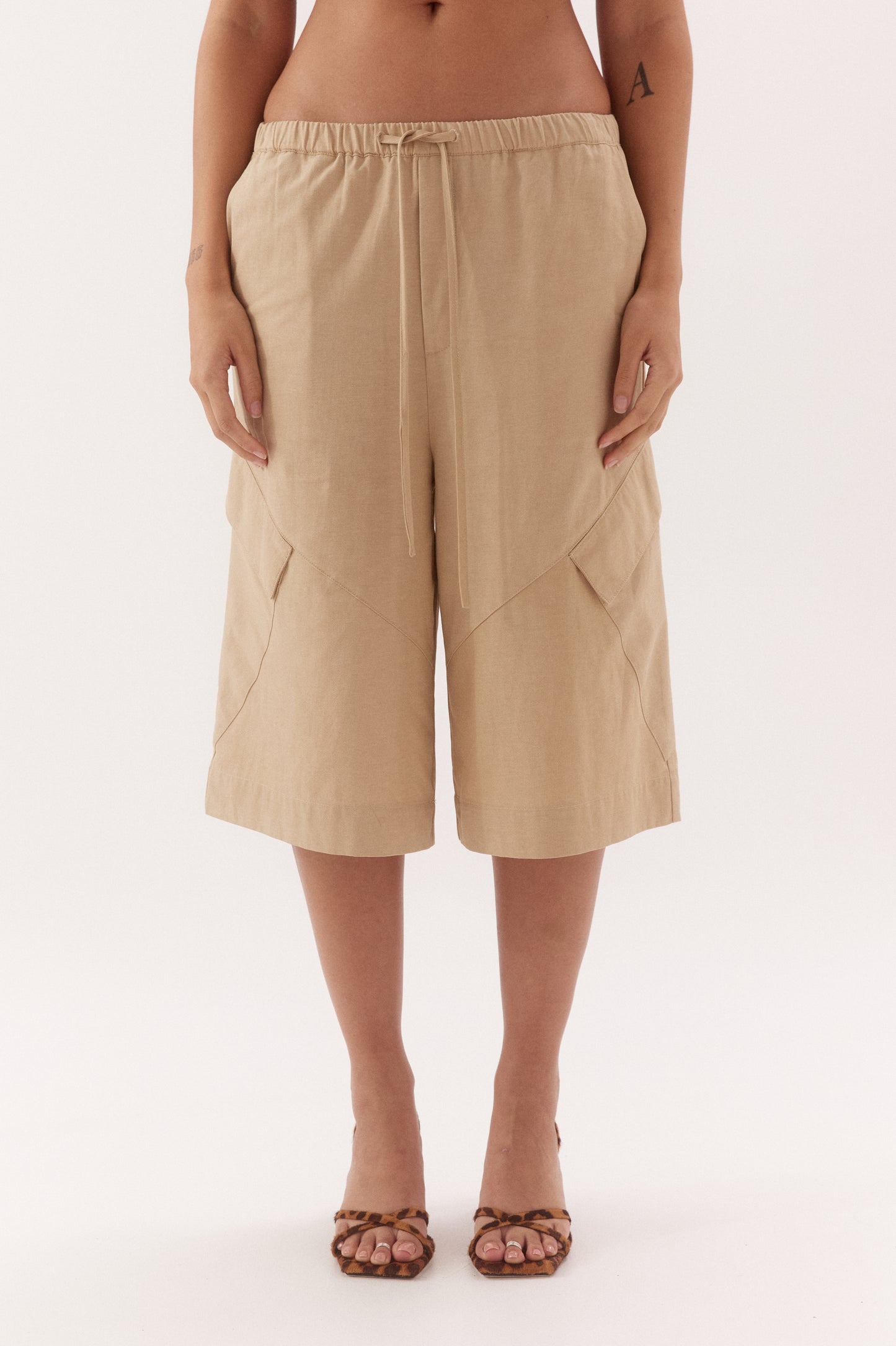 Pre Order NOVEMBER - Dex Short - Honey