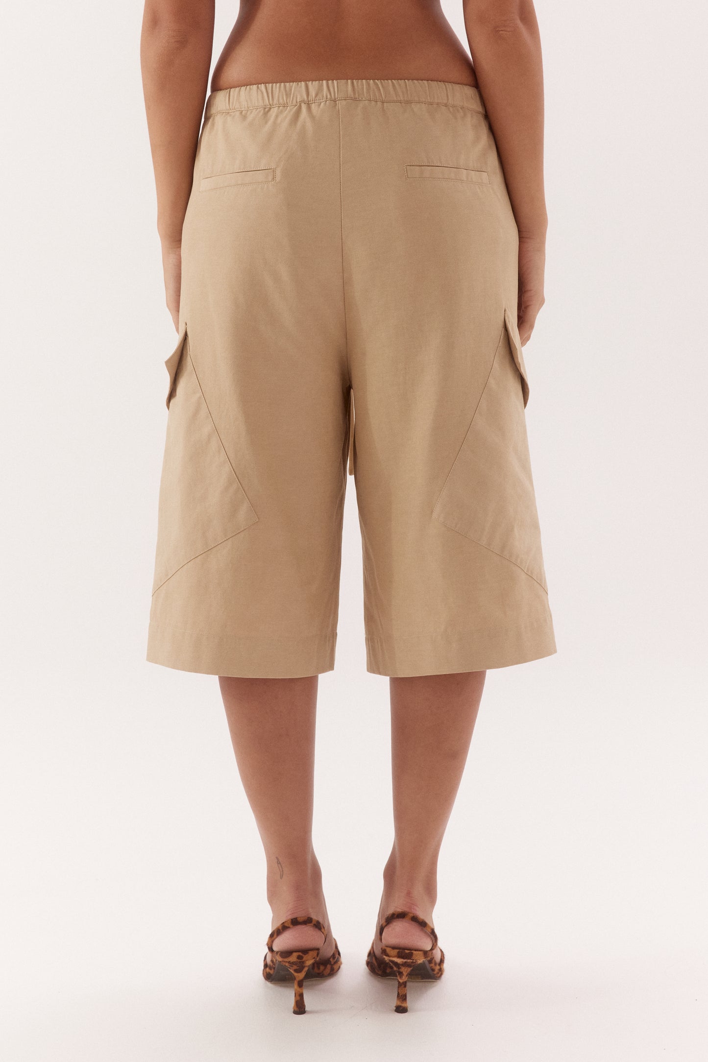 Pre Order NOVEMBER - Dex Short - Honey